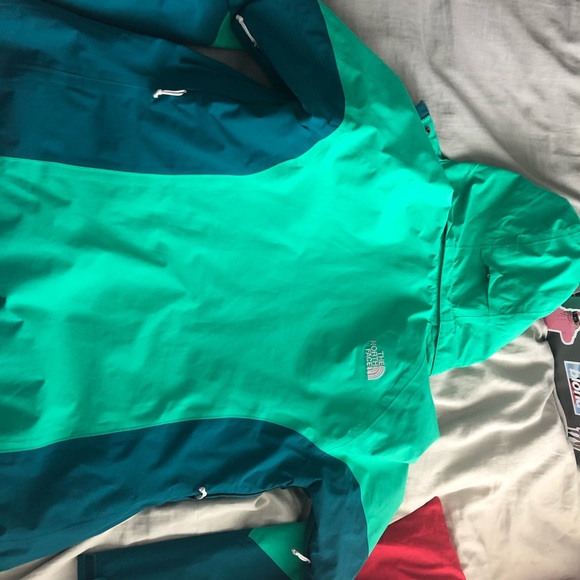 North Face Wind Breaker - Picture 3 of 7